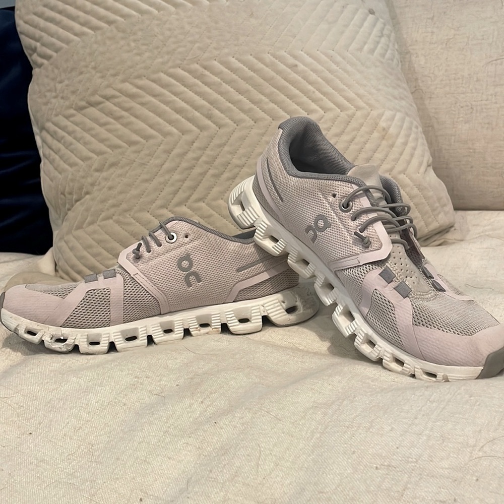 On cloud tennis shoes